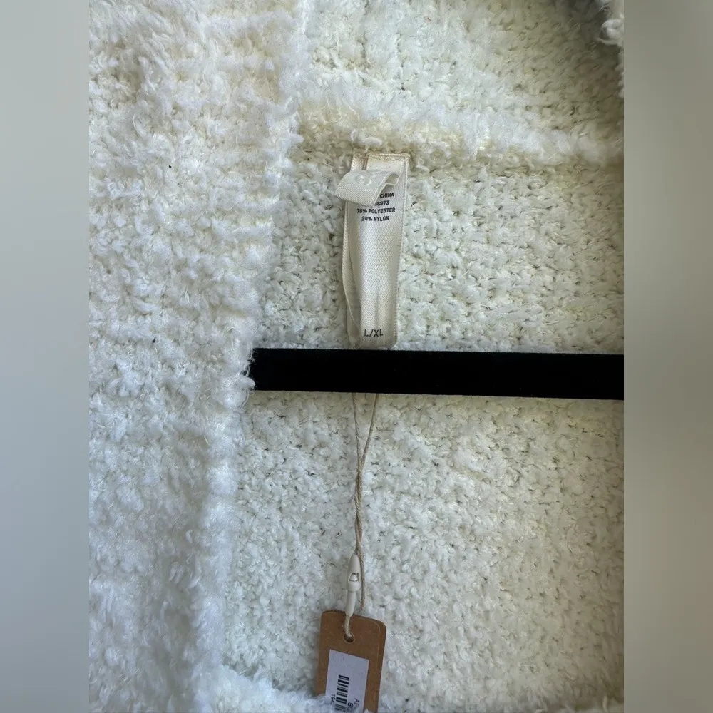 Skims 3 piece fuzzy lounge set - Image 4