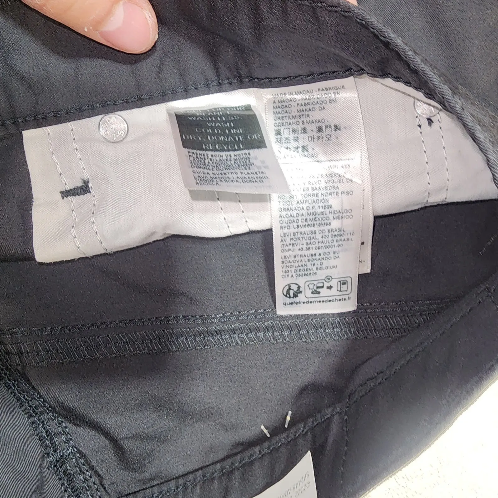 Levi's high waisted mom jeans 30 x30 - Image 4