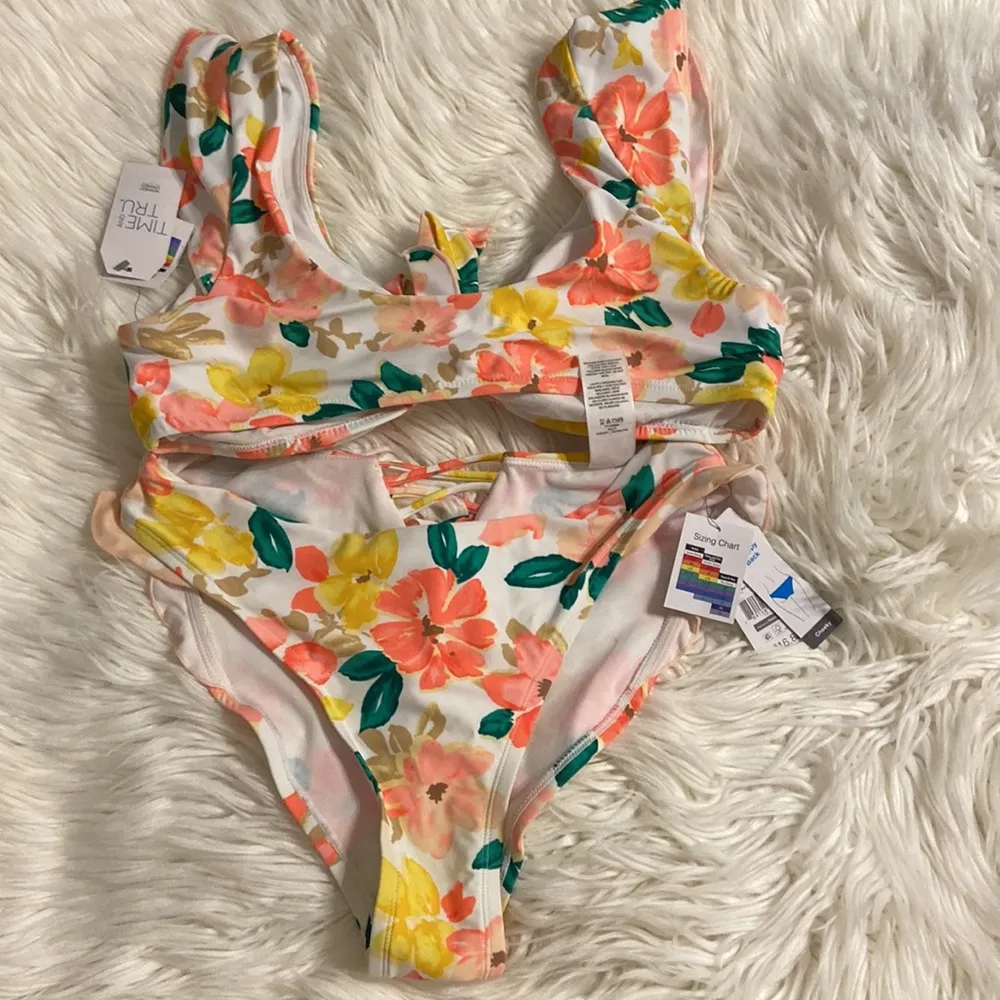 Time Tru Women Top and Bottoms swimsuit bottoms size M and top is size L - Image 10