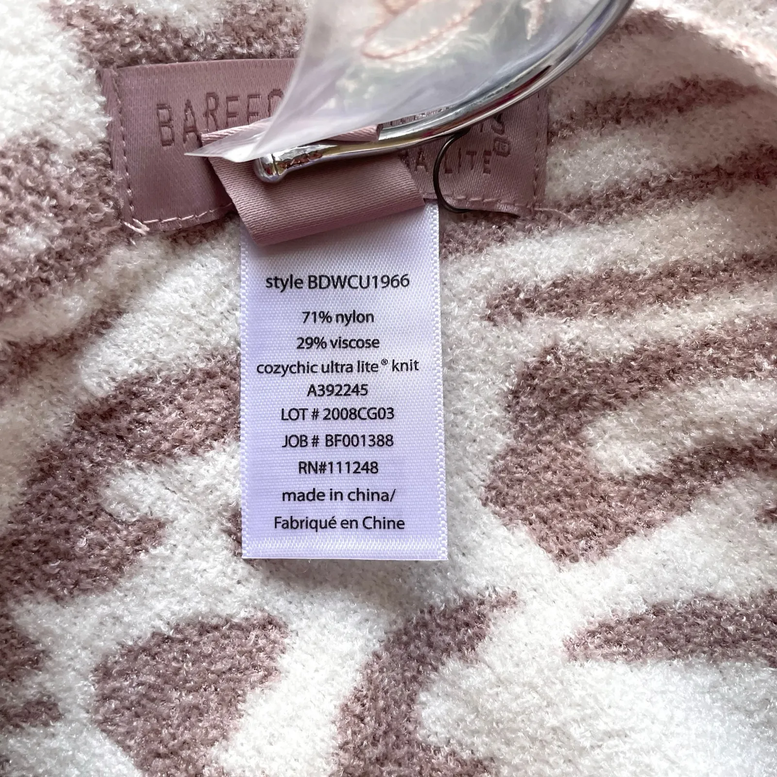 Barefoot Dreams Ocean Breeze Poncho Cozychic Ultra Lite Faded Rose Animal NEW - Image 8