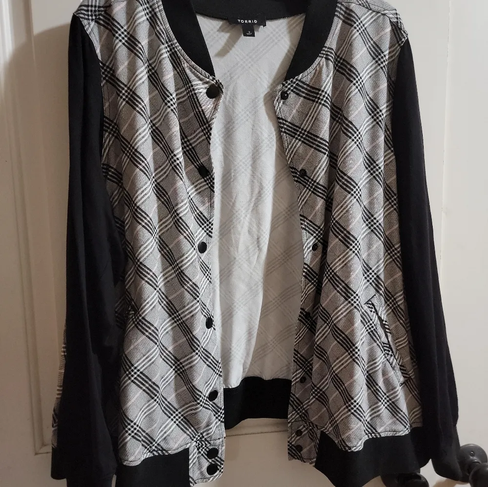 Torrid Size 3 Plaid Black and White Women's Jacket - Image 8