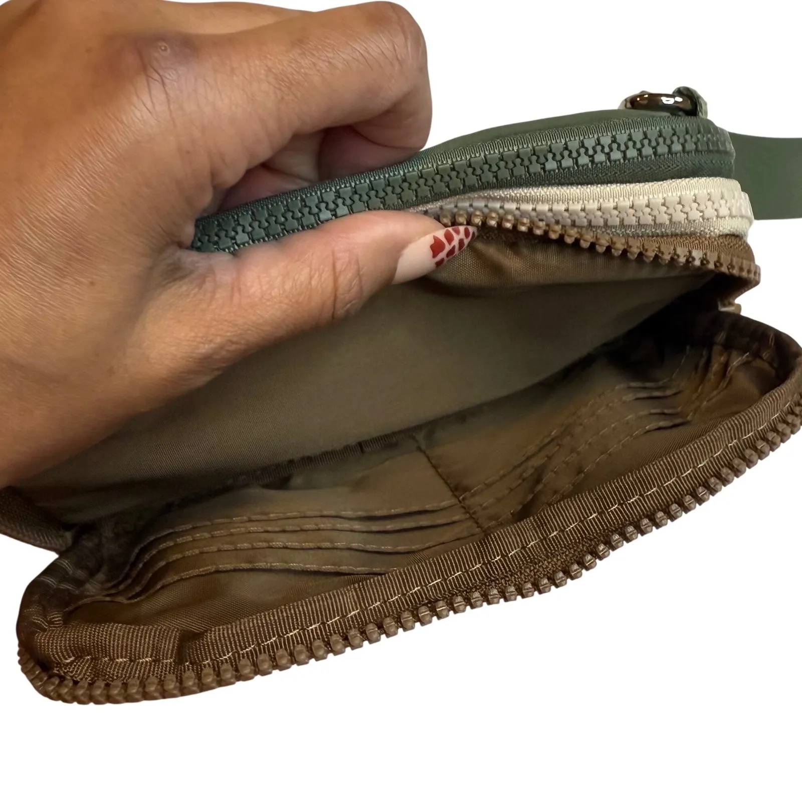 Iris & Rainbow NEW Checkered Crossbody Purse Adjustable Straps Multi Zip Pockets Brown - Image 8