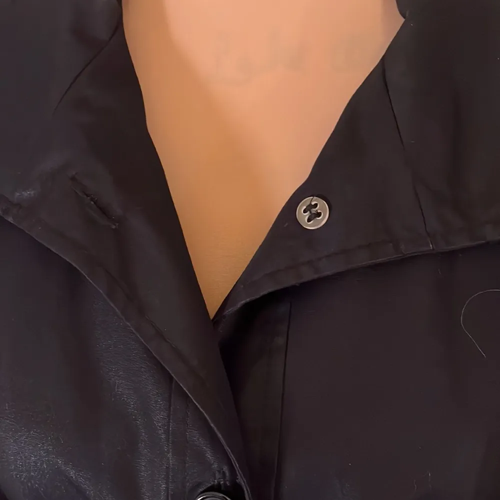 Vintage Izzi black trench coat Junior size 11 - Image 3