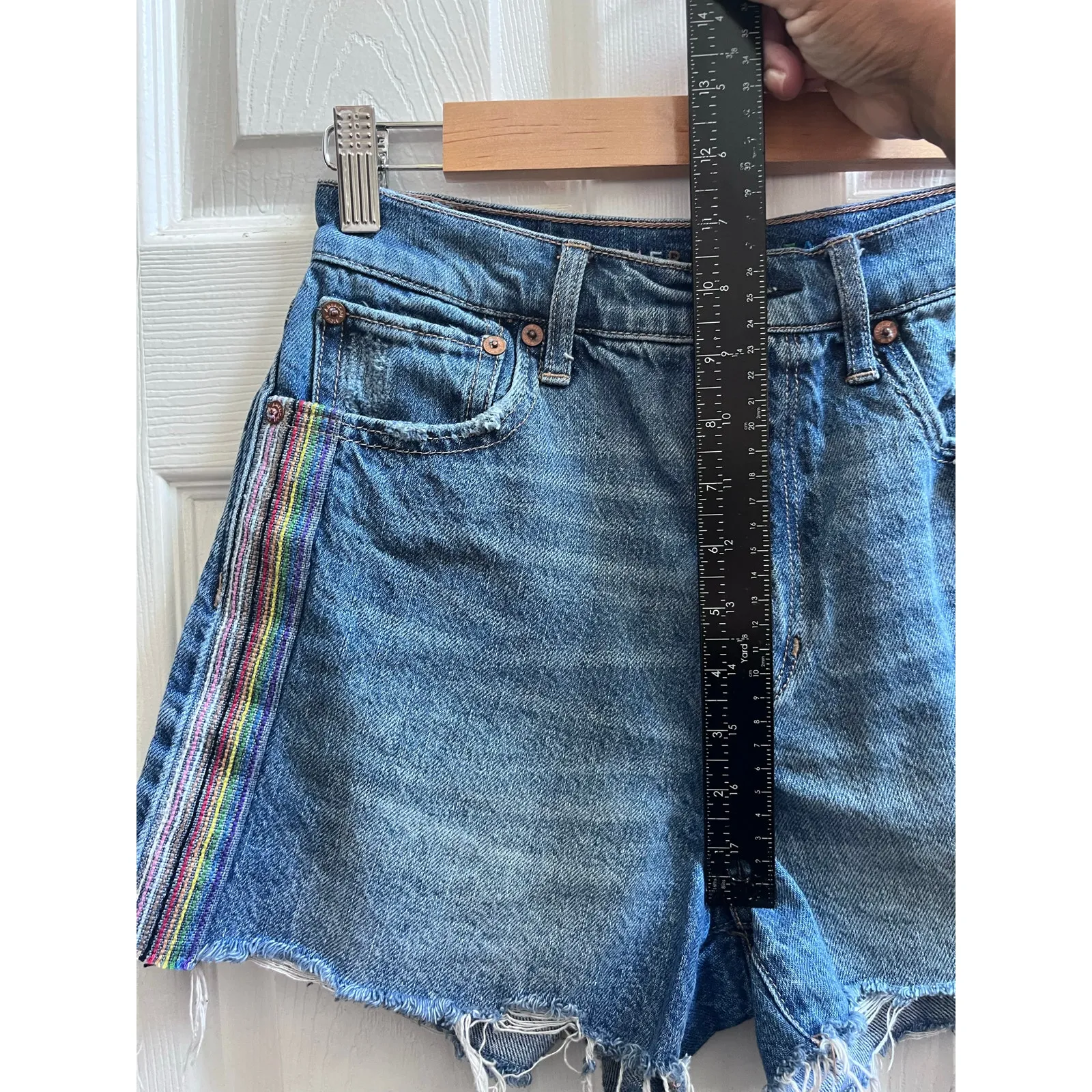 American Eagle Cotton Highest Rise 90s Boyfriend Jean Shorts Size 2 Pride Stripe Blue - Image 6