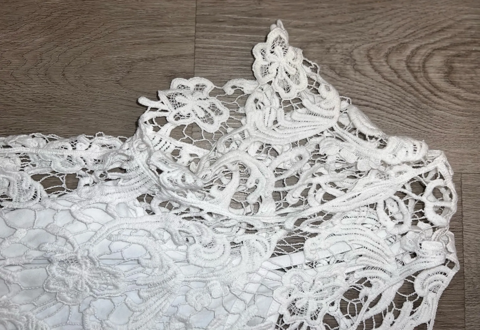 Rafaella Women’s White Crochet Lace Cap Sleeve Overlay & Cami Size Medium NWT - Image 5