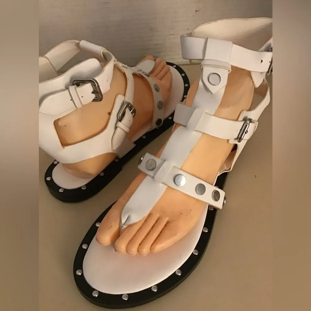 Kendall & Kylie women black, white flat sandals US 10 - Image 5