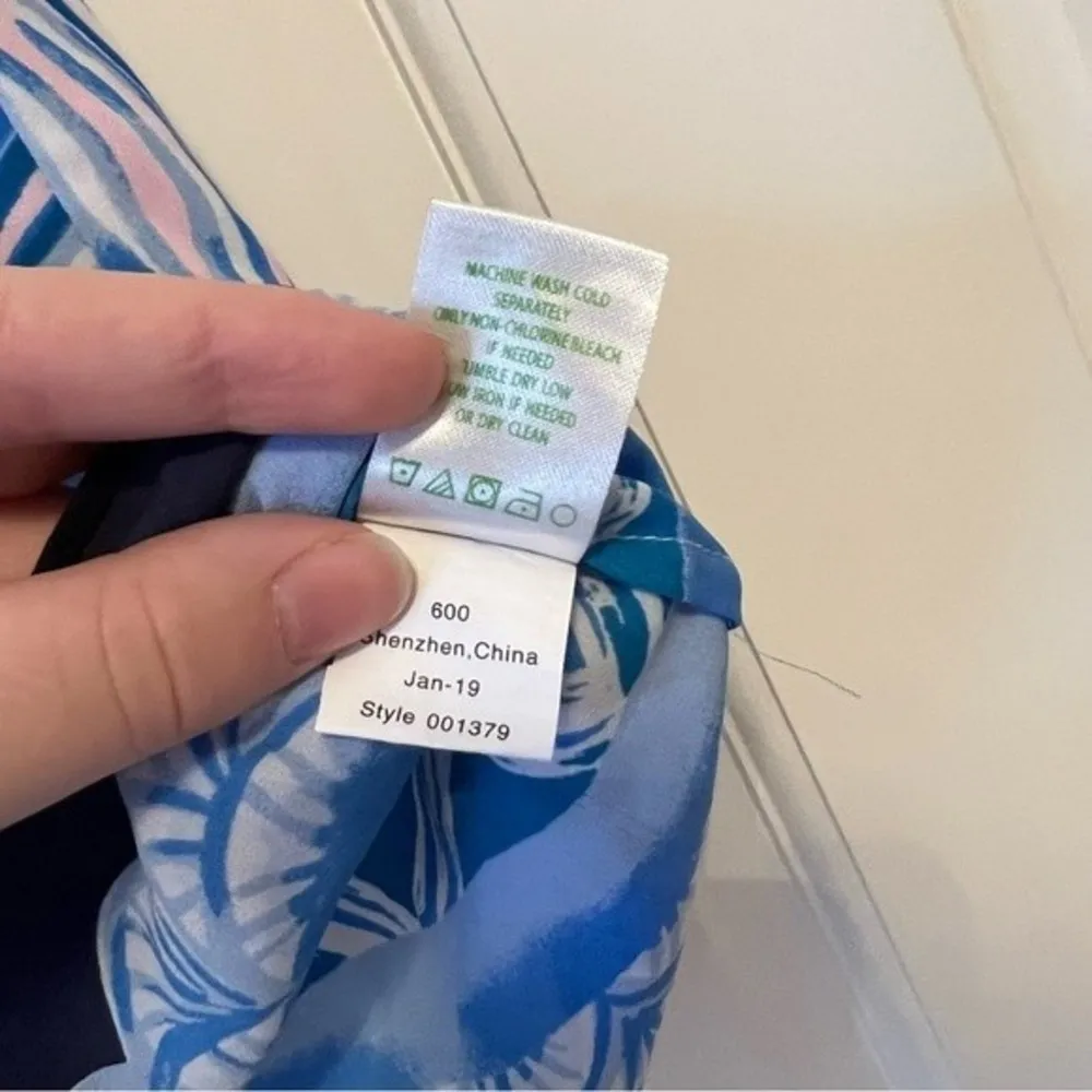 Lilly Pulitzer Iona Silky Top in Pink Tropics Heat Wave Size Small - Image 7