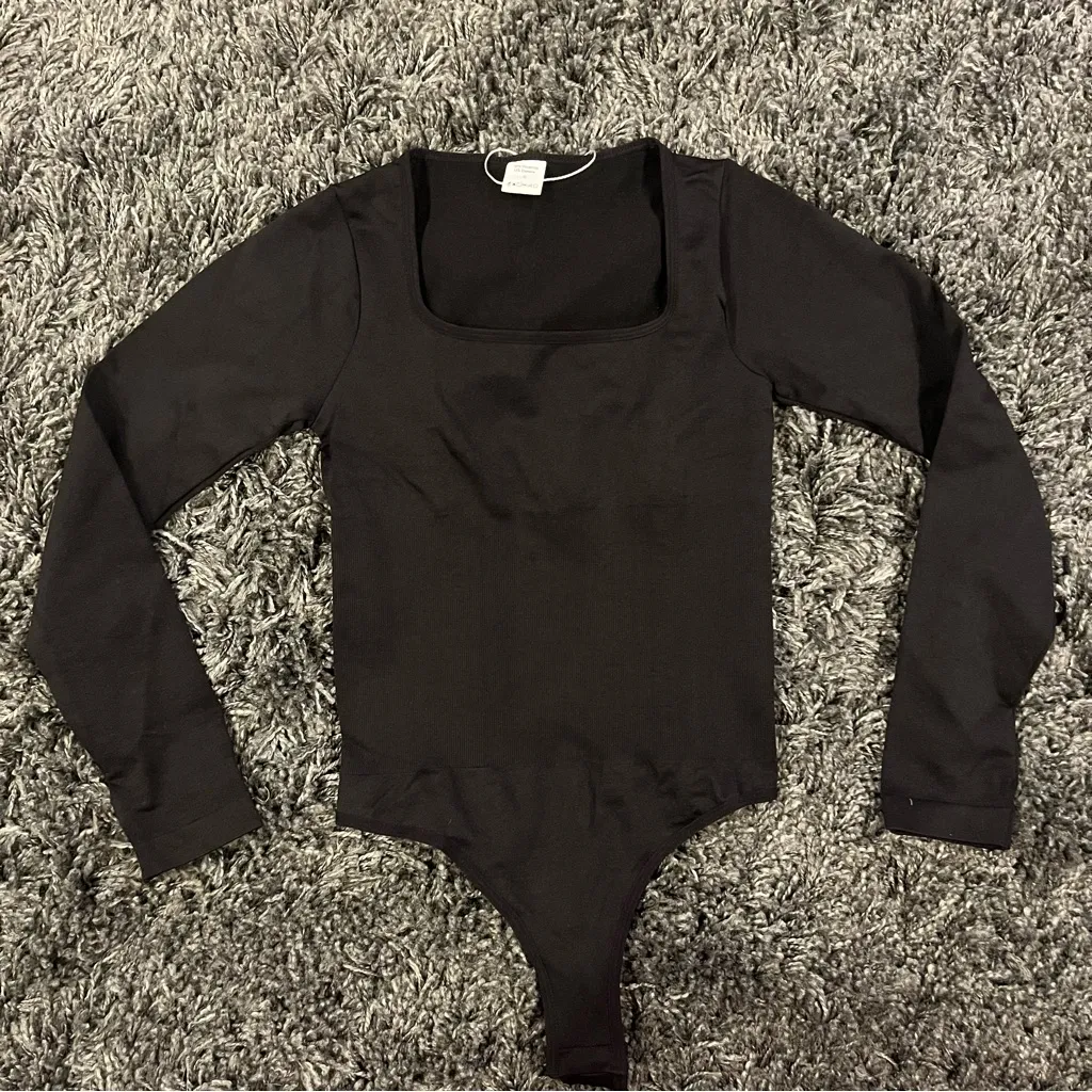 🍒NWT HEY SHAPE BLACK LONG SLEEVE SQUARE NECK BODYSUIT🍒 - Image 2
