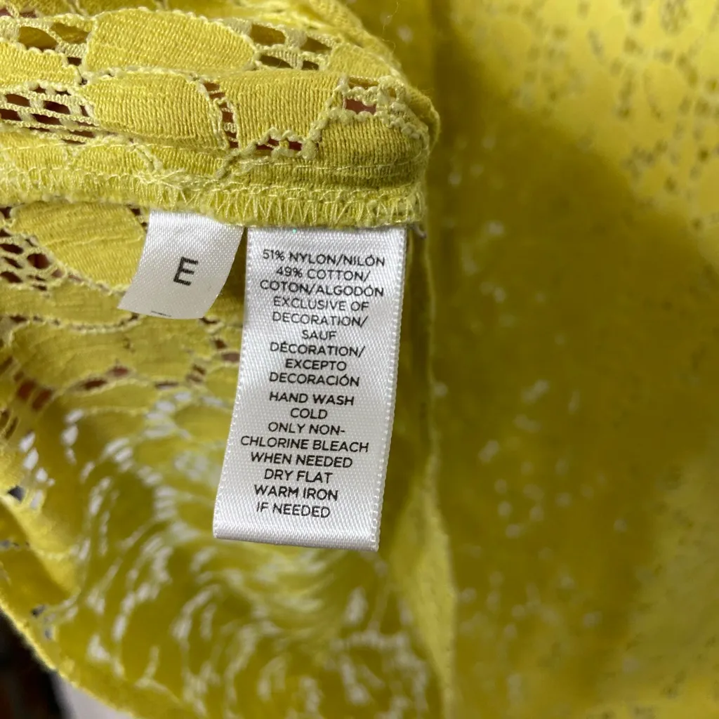 EUC Ann‎ Taylor LOFT women’s greenish yellow lace cap sleeve blouse small petite - Image 3