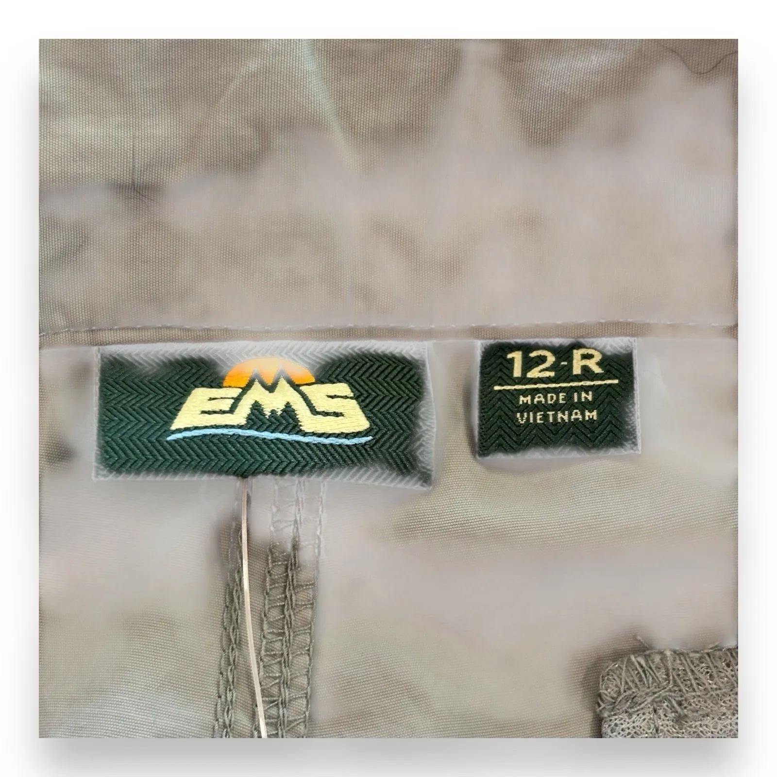 EMS Eastern Mountain Sports Women's W CampCargo Zip Off Pant Size 12-R - Image 3