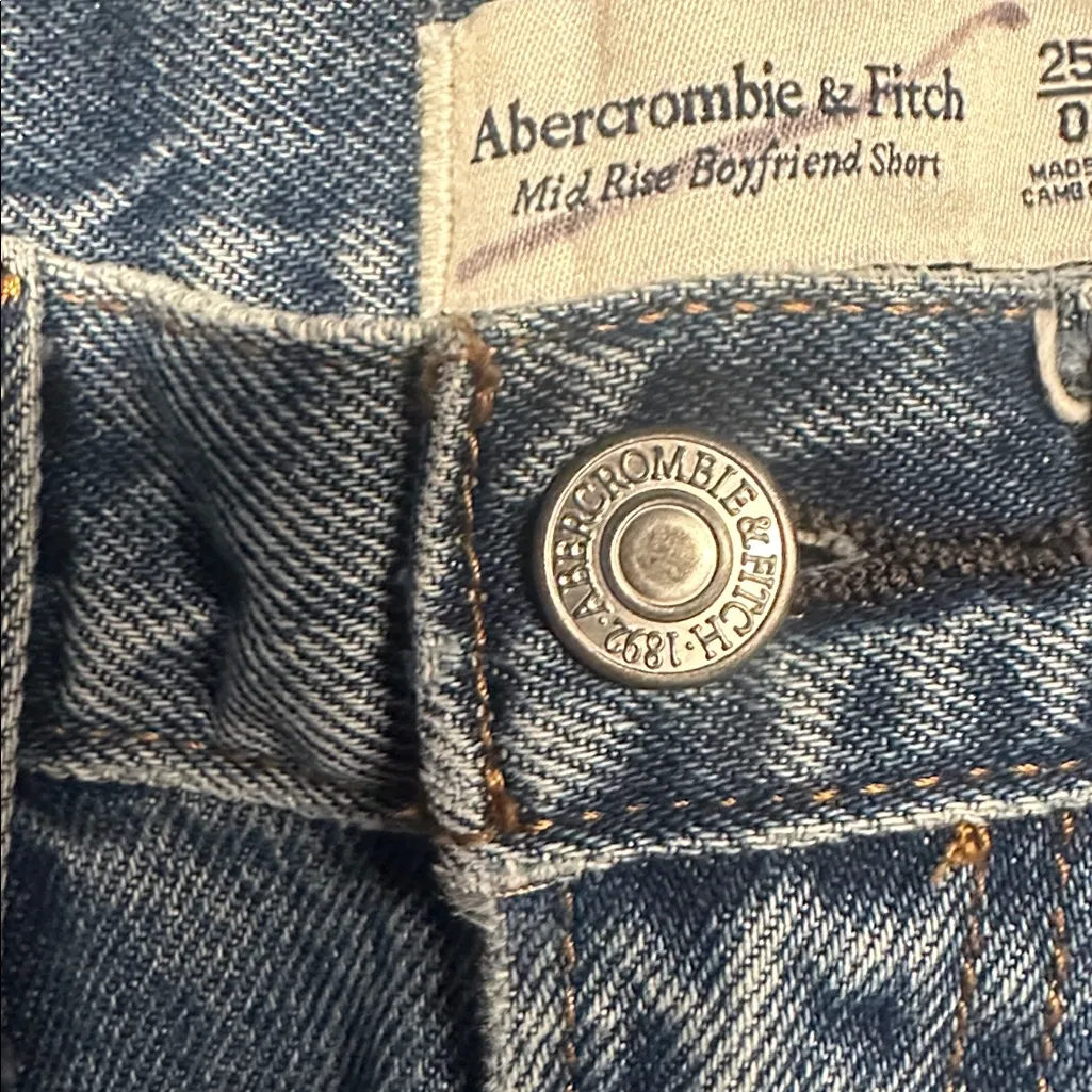 Abercrombie Mid Rise Boyfriend Short - Image 6