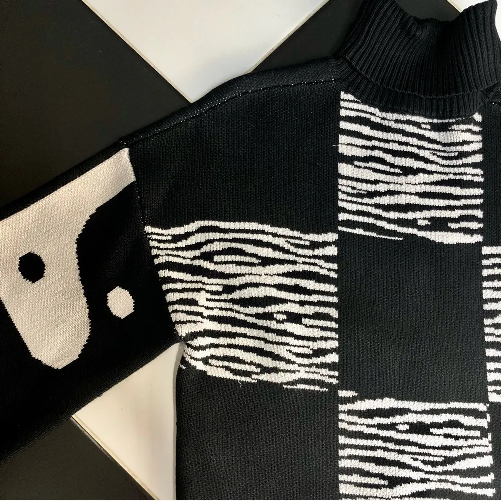 Zedd Abstract Yin Yang Zebra Balloon Sleeve Sweater Black & White sz Med - Image 11