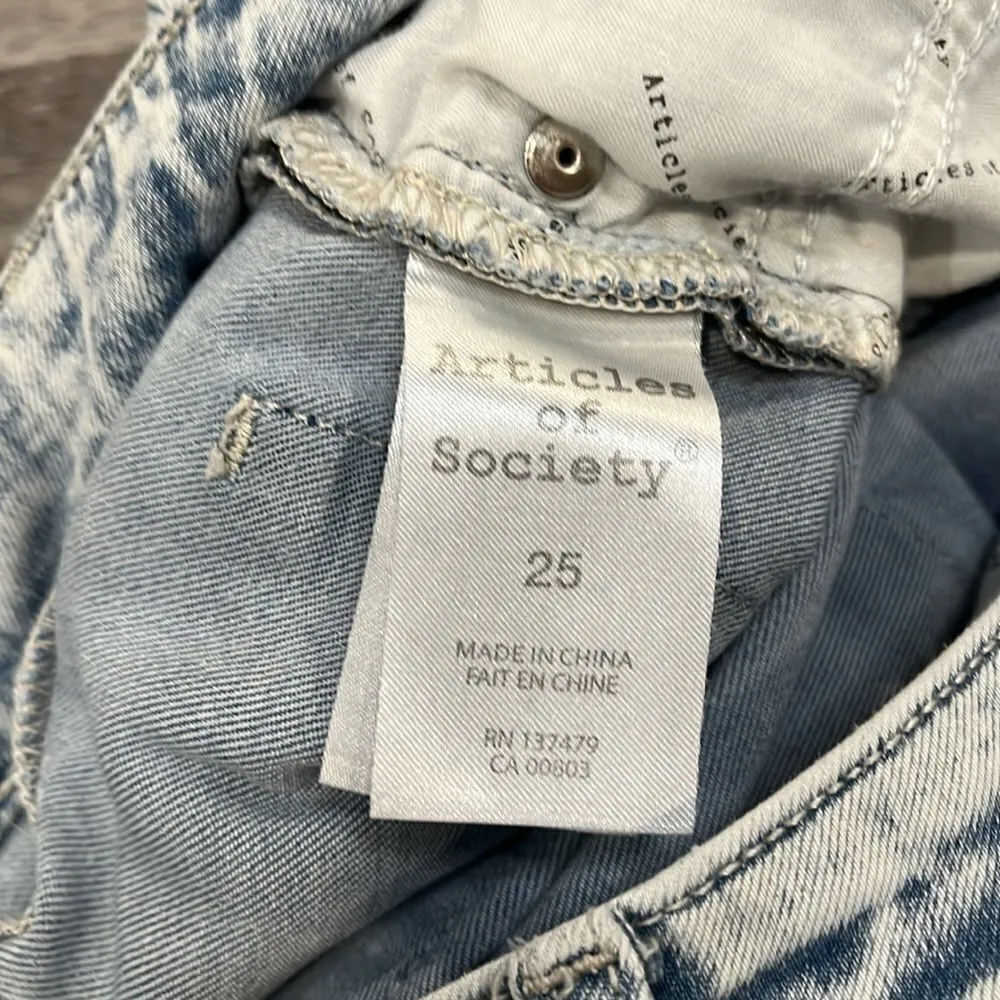 Articles of Society Los Angeles white washed light cropped jean 2” side slit 25 - Image 10