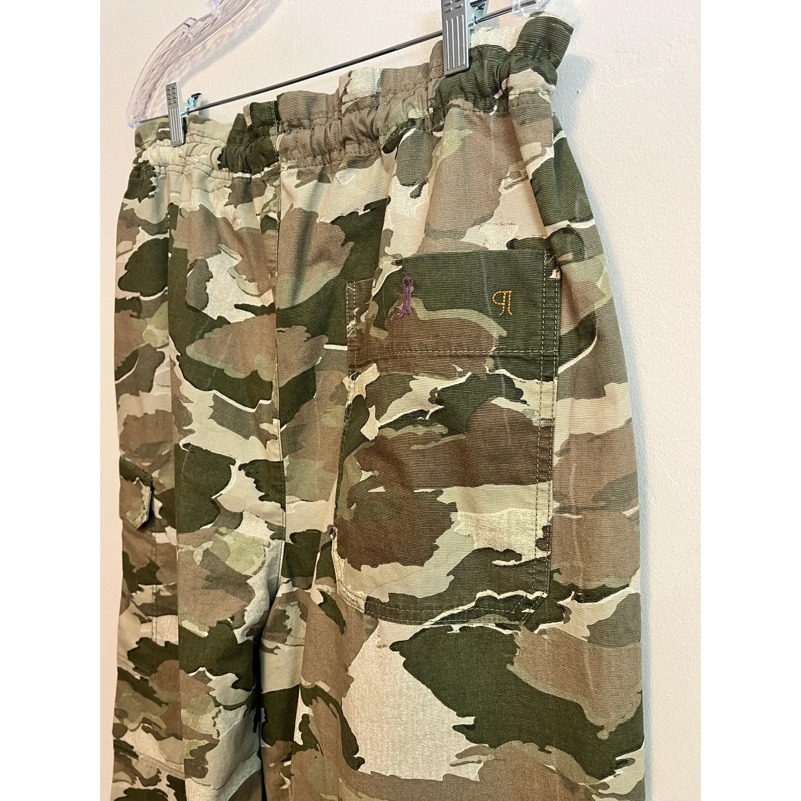Brand New Women’s Anthropologie by: Pilcro Camo Paperbag Pants Size: Medium - Image 5