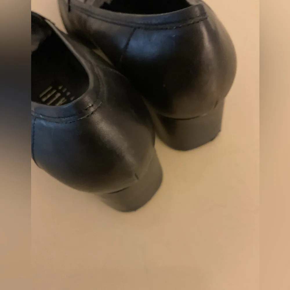 Amalfi Italian women Black Leather heel Loafers size 5.5 - Image 9