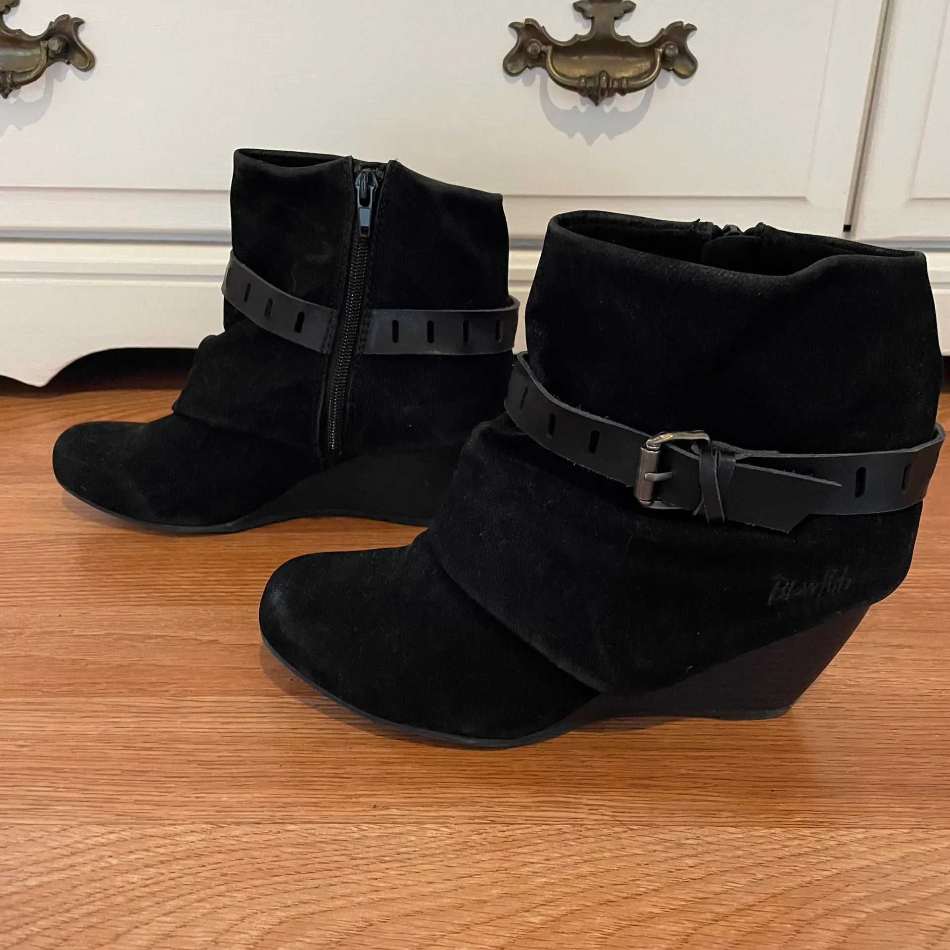 blowfish Size 8 Black Booties - Image 3