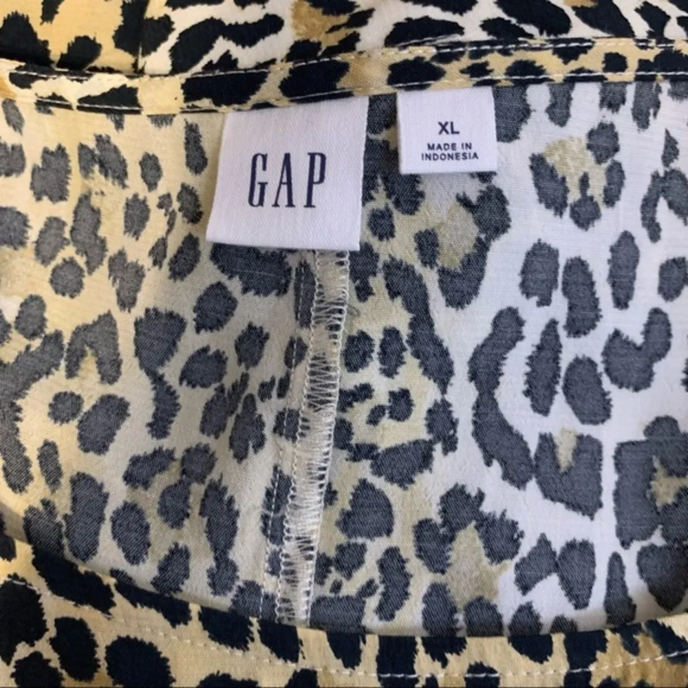 Gap  Leopard Print Blouse XL - Image 6