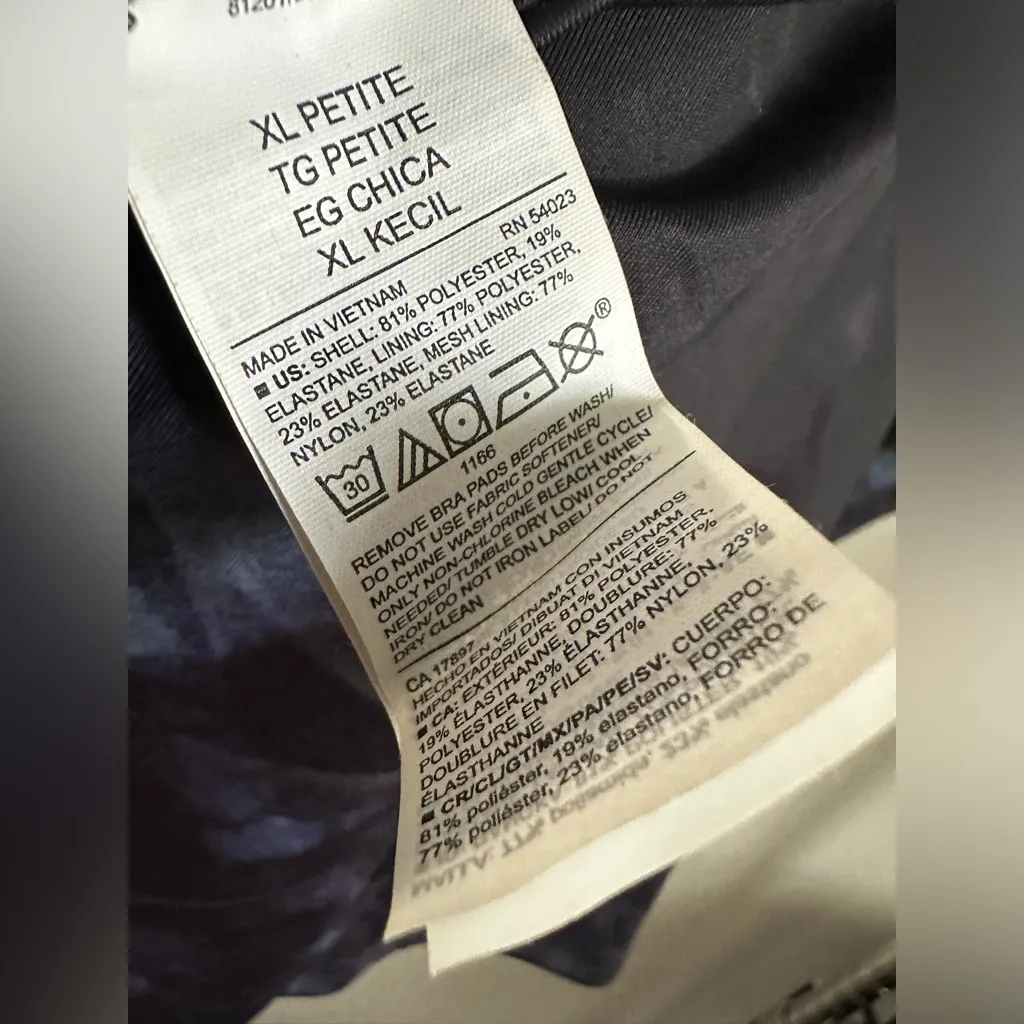 OLD NAVY Women's Black Tie-Dye Tank Top. - Image 11