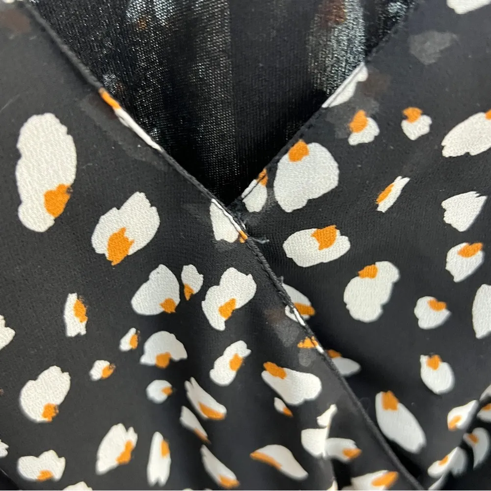 Japna Medium Wrap Top with V-Neck and Cinched Waist - Image 6