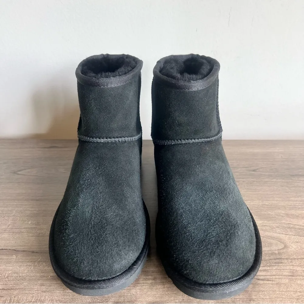 UGG  Women’s Classic Mini II Black Boot Size 5 #926 - Image 2