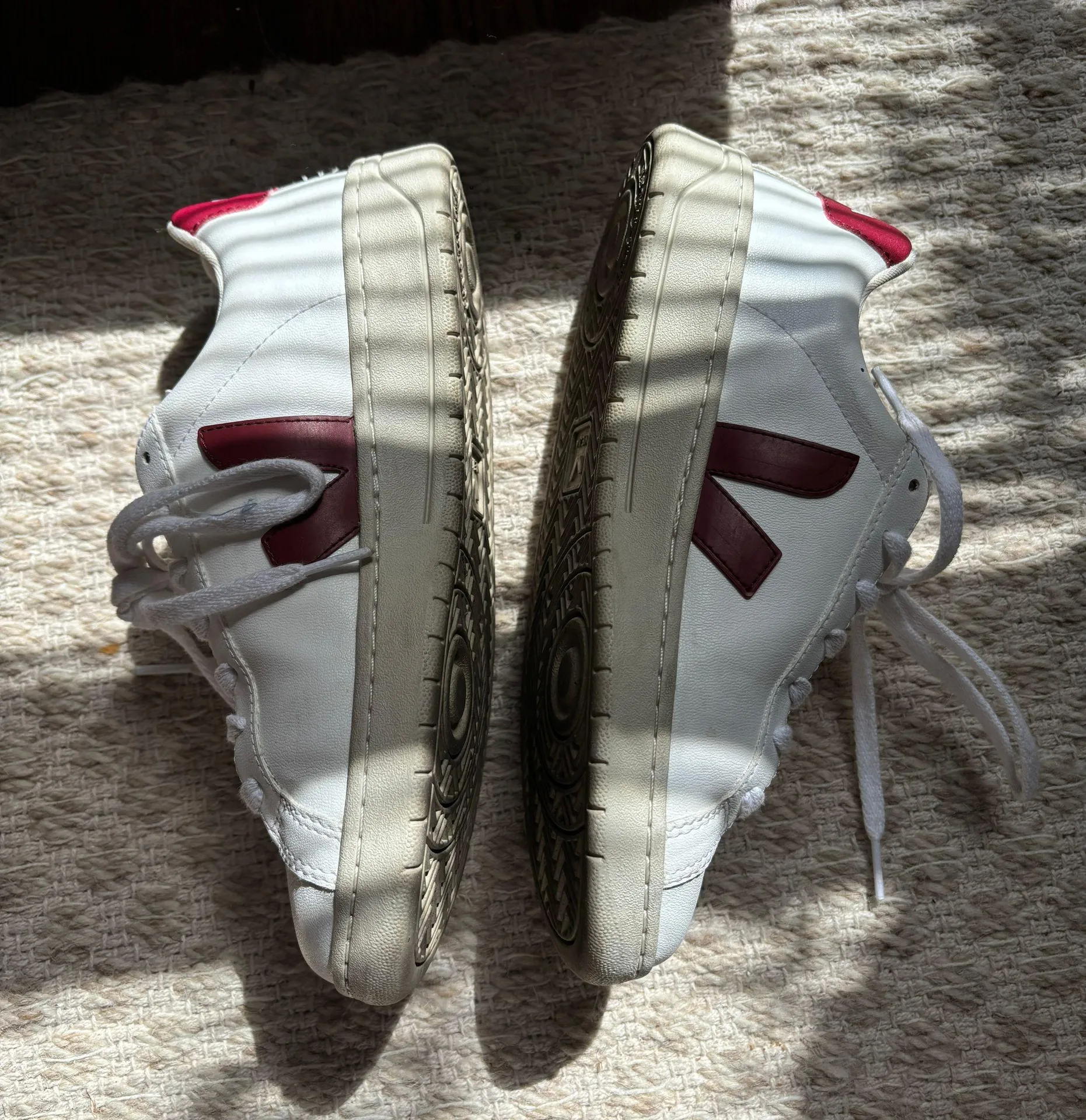 VEJA V12 Sneakers - Image 3