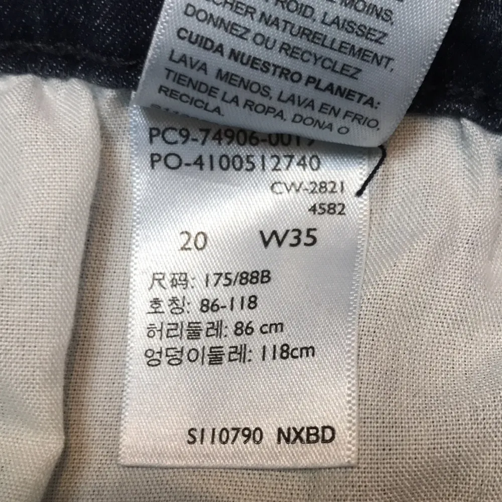 Levi Strauss Signature Gold Women’s Mid-Rise Capri Dark Wash Denim Rolled Hem - Image 11