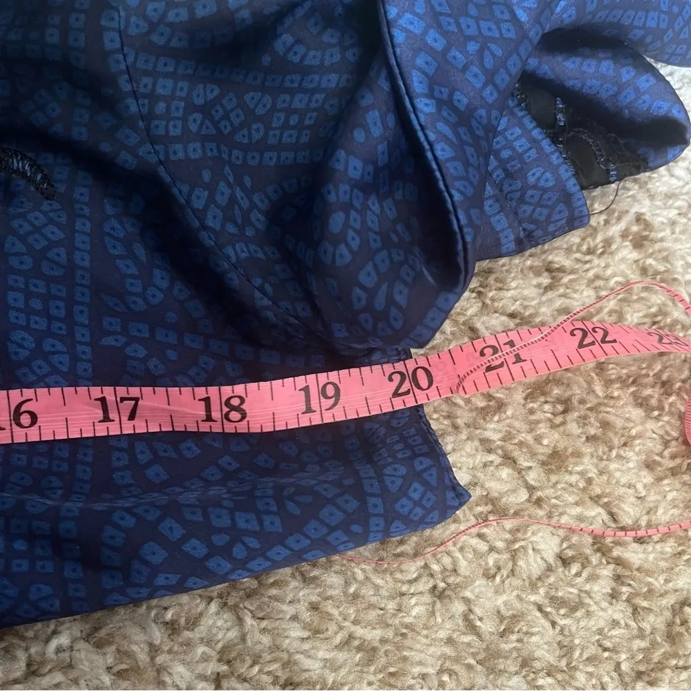 Elegant Blue and Black Lace Tunic - Image 9