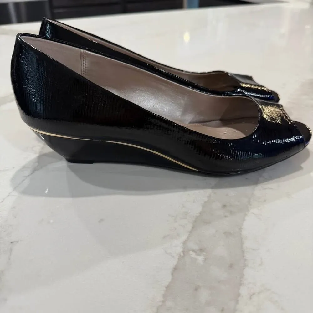 Alfani Step n Flex Peep Toe Patent Wedge Pump Heels Women's 11M Black/Gold Trim - Image 5