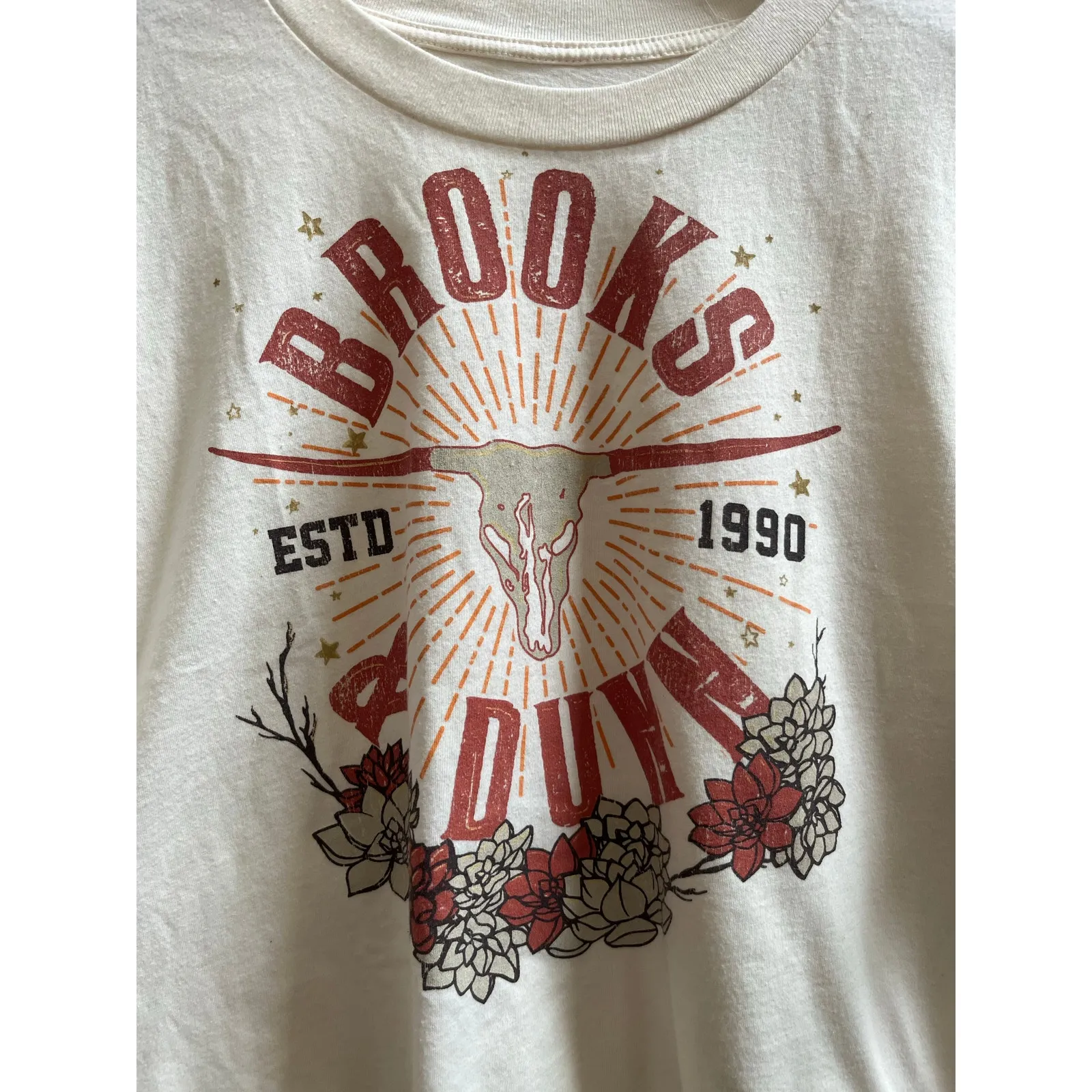 Brooks & Dunn Women’s Skull Flower Graphic Boxy Crop Tee Shirt Medium Country - Image 3