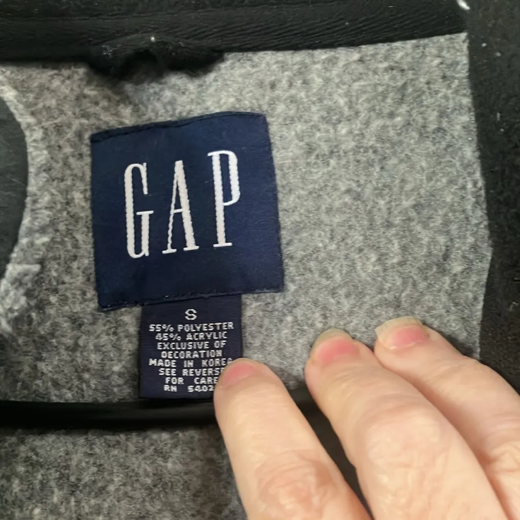FINAL MARKDOWN Gap fleece vest small - Image 4
