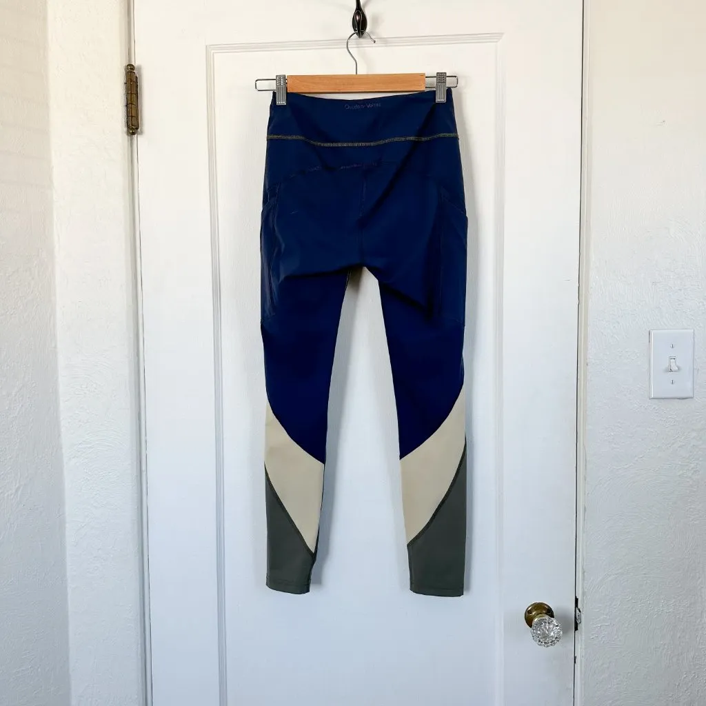 Outdoor Voices | Zoom 7/8 Colorblock Leggings in Tea‎ Tree, Dark Sky & Wheat - Image 4