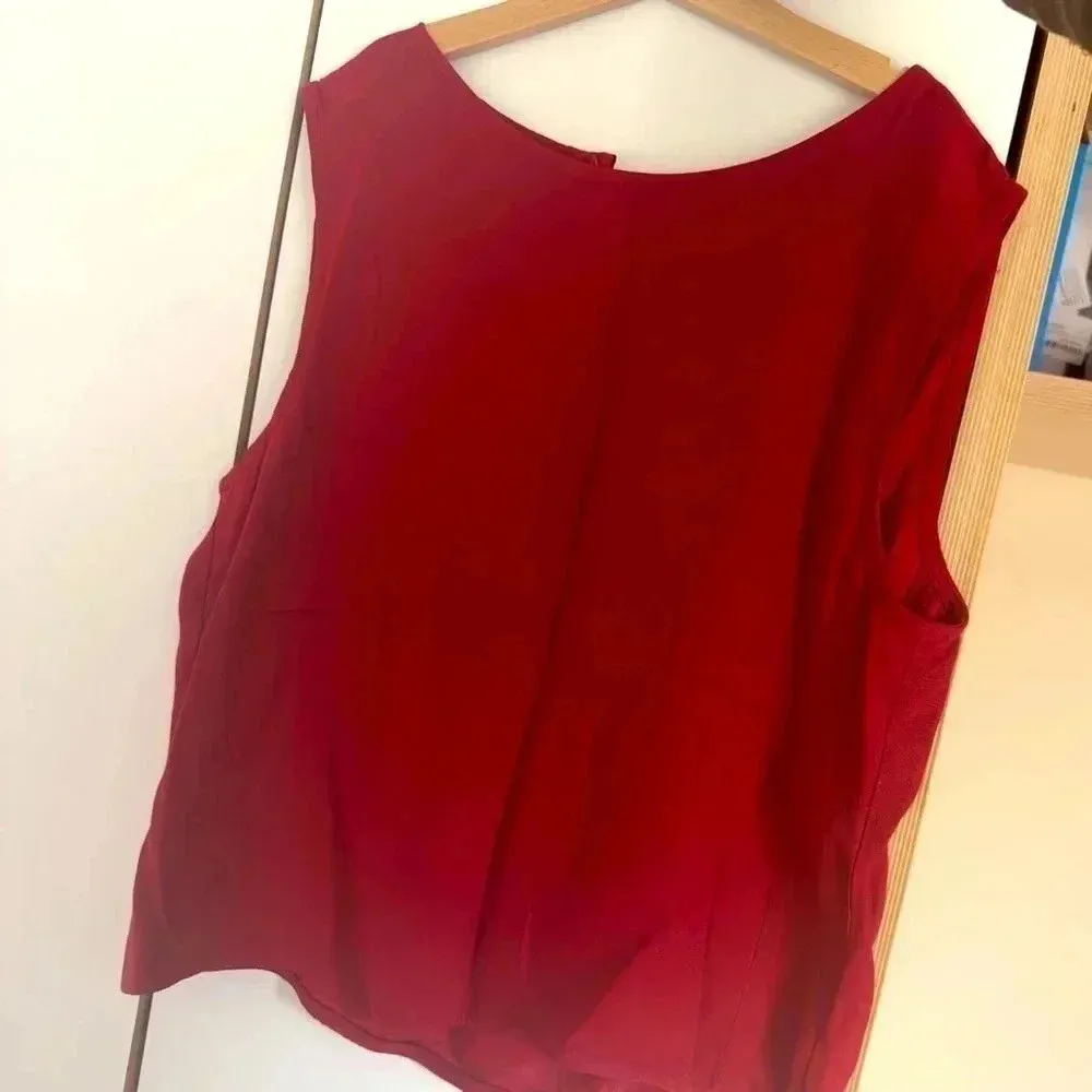 Victoria & Olivia sleeveless buttoned top color red size S made in Australia - Image 3