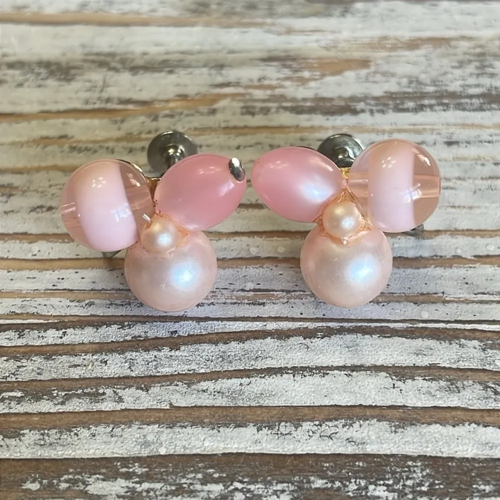 Vintage 1950s pink MCM screwback earrings - Image 3