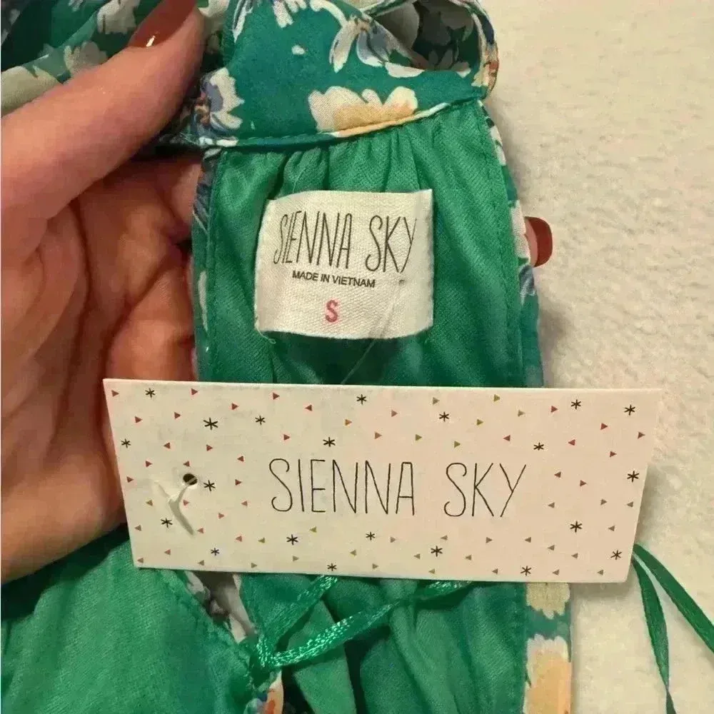 Women’s NWT Green Sienna Sky Dress - Image 3