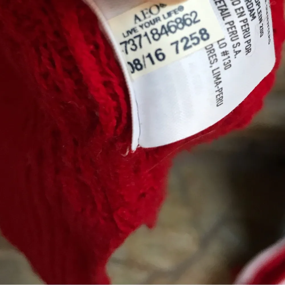 American Eagle outfitters Red V Neck Tight Knit Sweater Long Sleeve Xmas large - Image 7