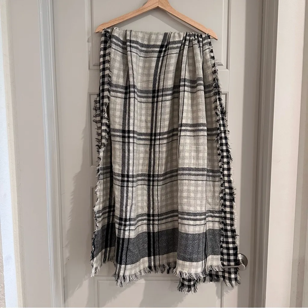 American Eagle  Checkered‎ Blanket Scarf - Image 3