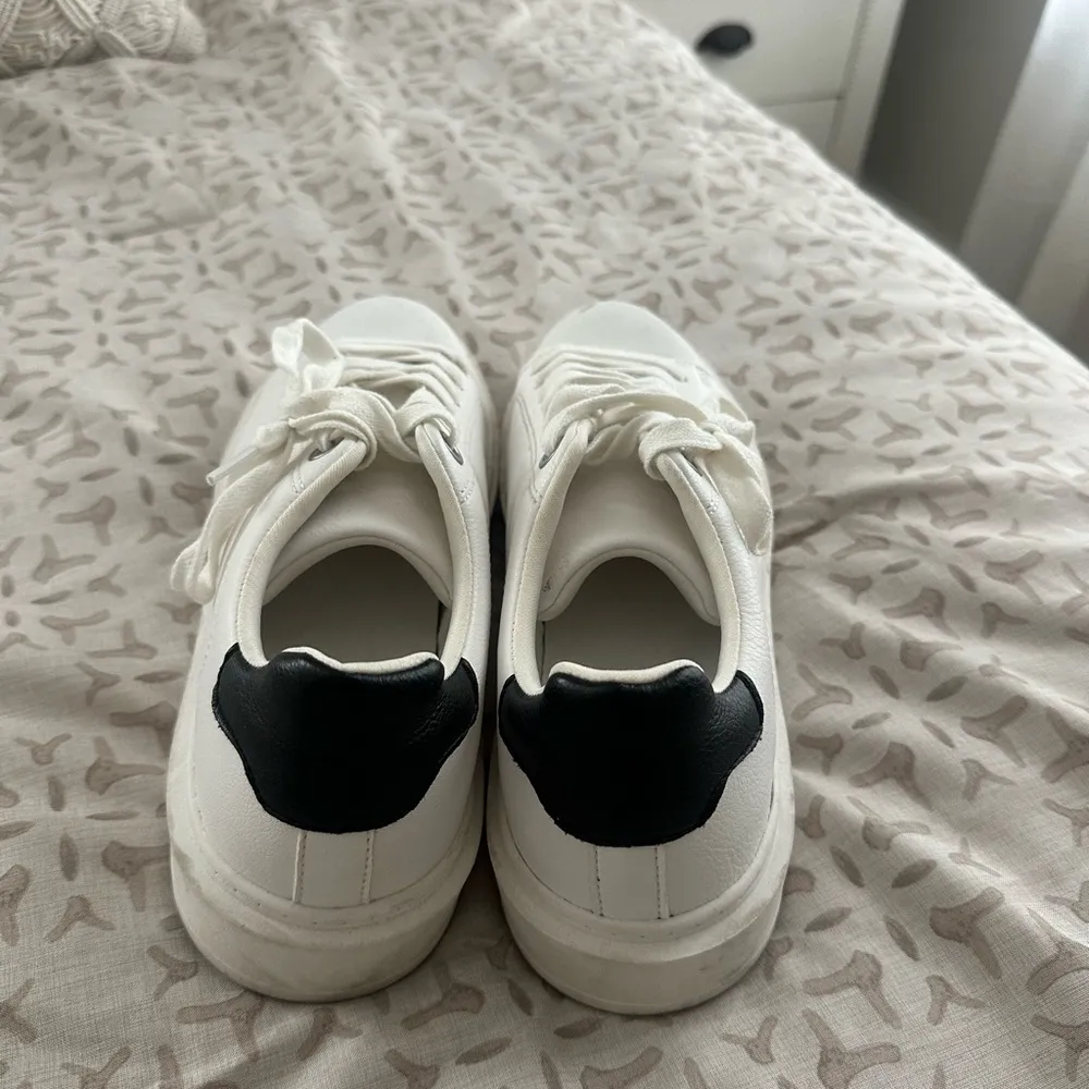 Steve Madden White Sneakers - Image 3