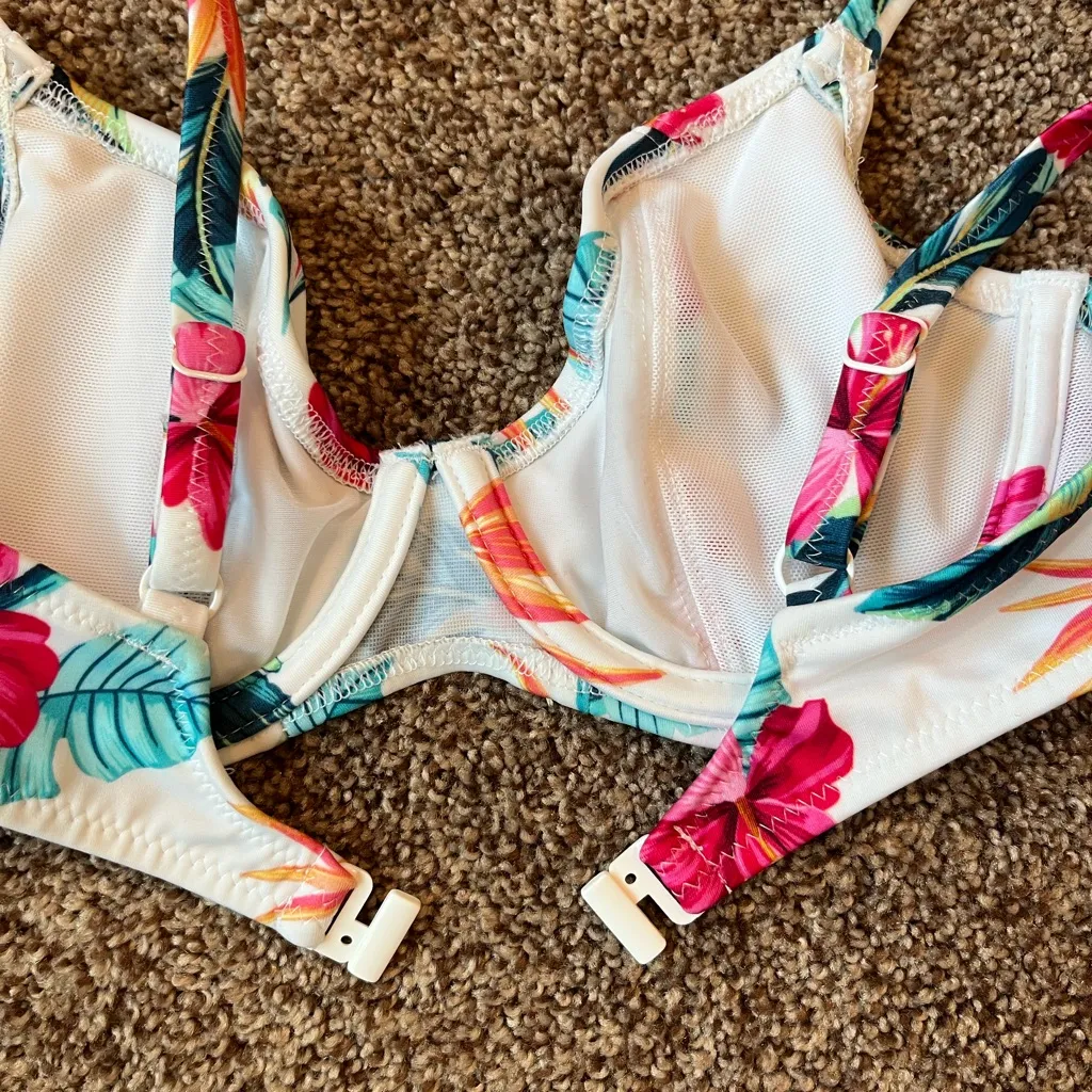 NWT Palm Paradise Bikini Top White Size undefined - Image 3