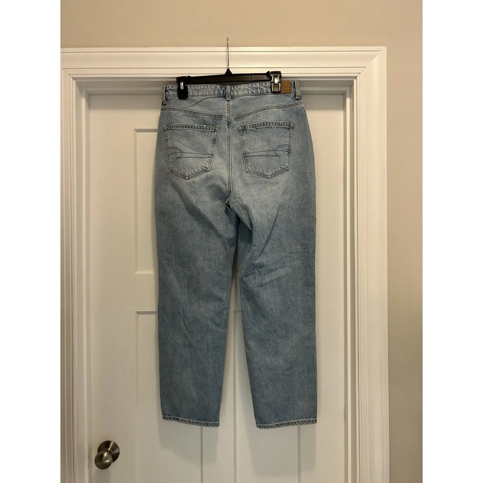 Women’s American Eagle Jeans High Rise Mom Jean Size 10 Regular Stretch Med Wash - Image 6