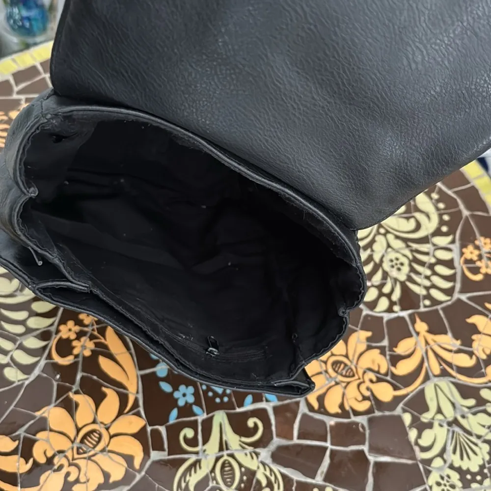 AURIELLE BLACK LEATHER BACKPACK - Image 5