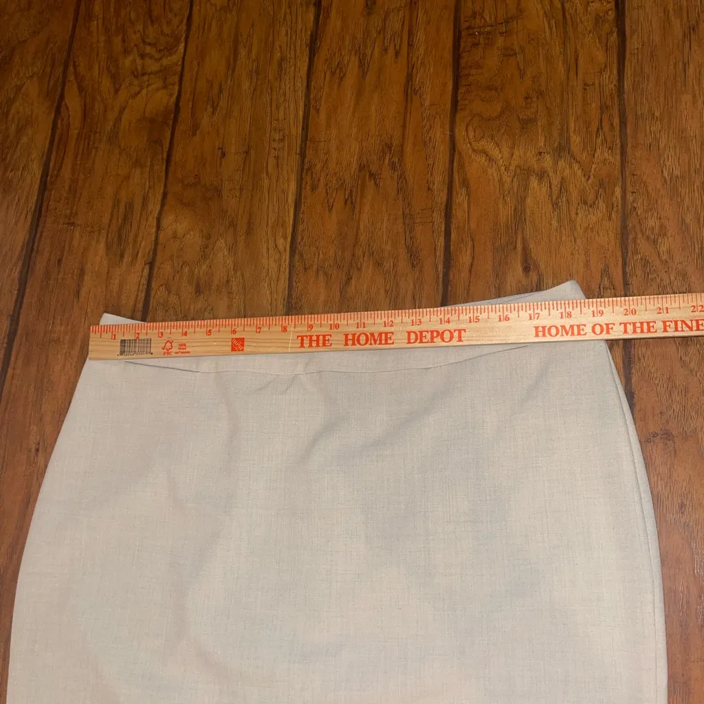 New York & Company Light Tan pencil knee length skirt woman’s 16 NWT - Image 4