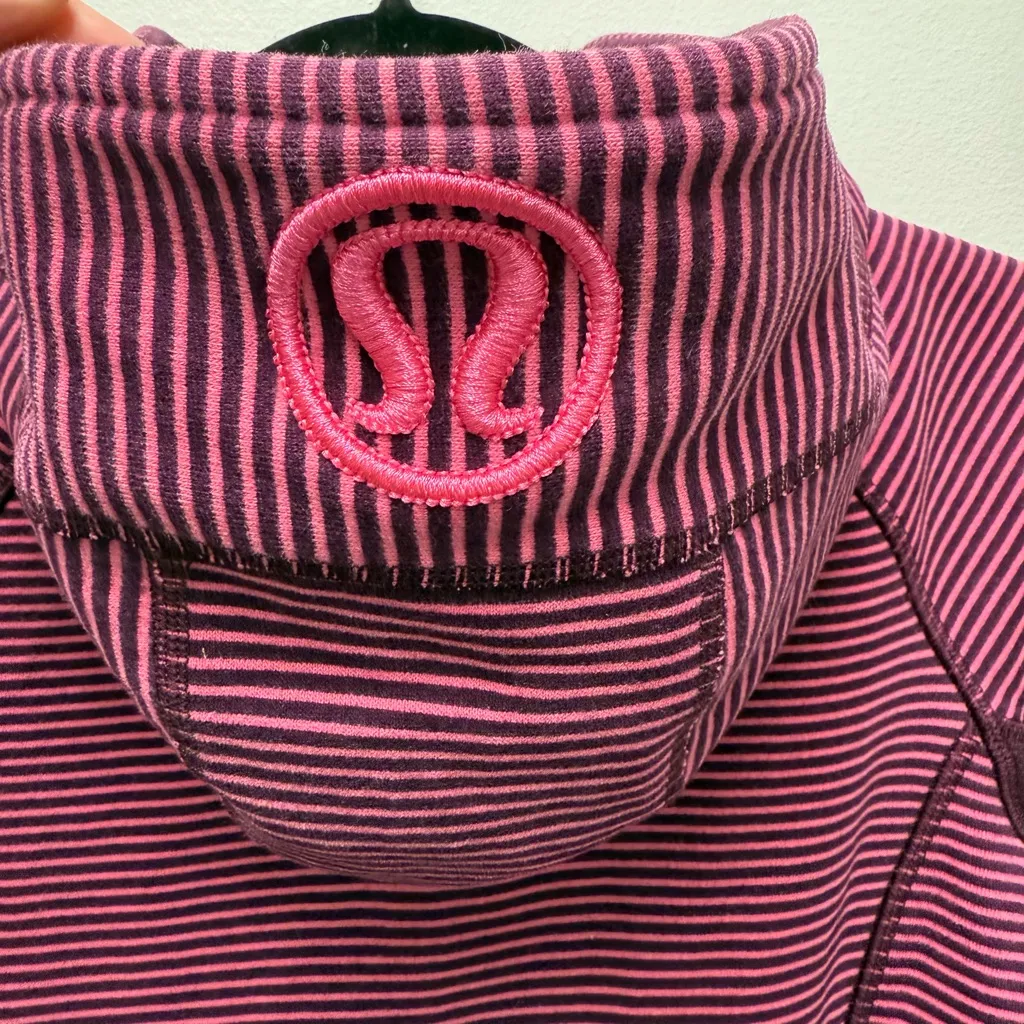Lululemon  Scuba Hoodie, Stretc,  Hyper Stripe Printed Afterglo / Plum | Size 4 - Image 4