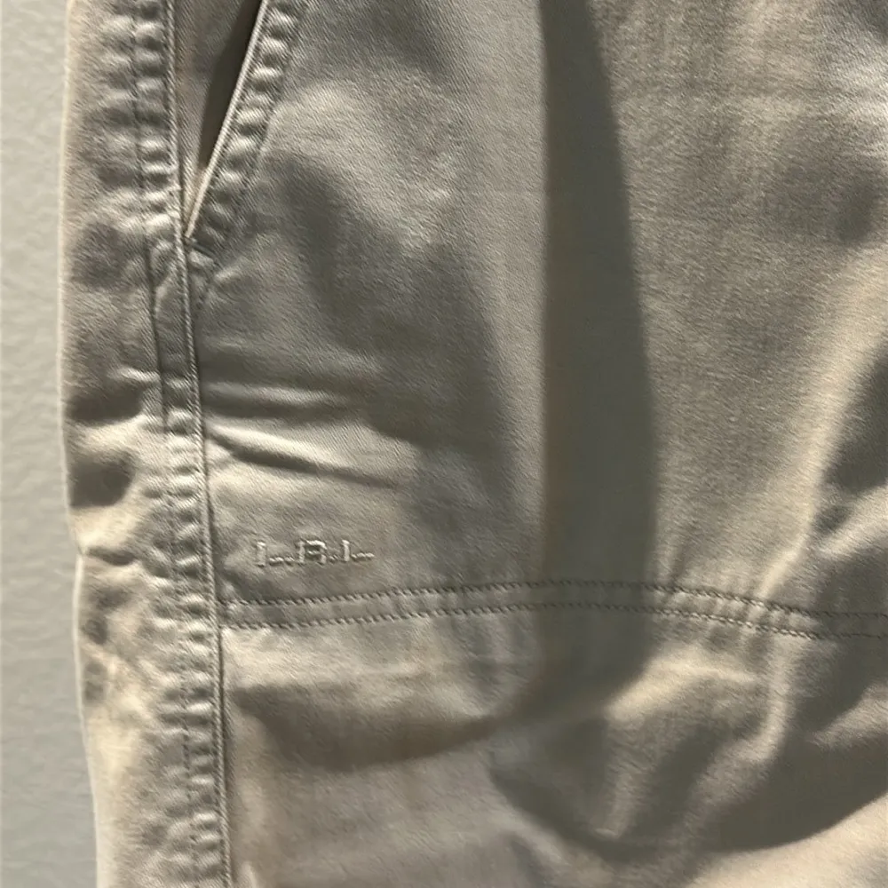 Vintage Lauren Ralph Lauren Women's Tan Shorts Size 12 - Image 2