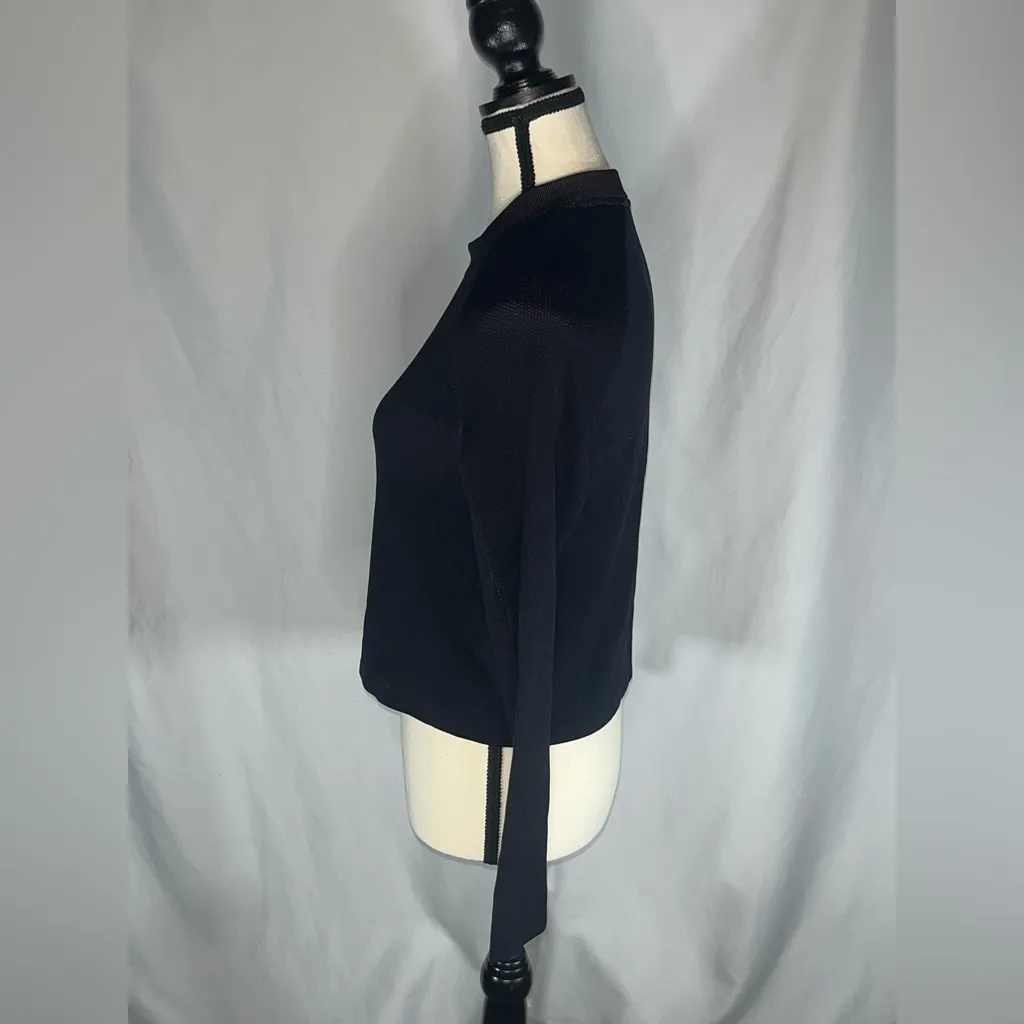 Athleta In Motion Seamless Cropped  Long Sleeve  Fitted Activewear Top - Image 3