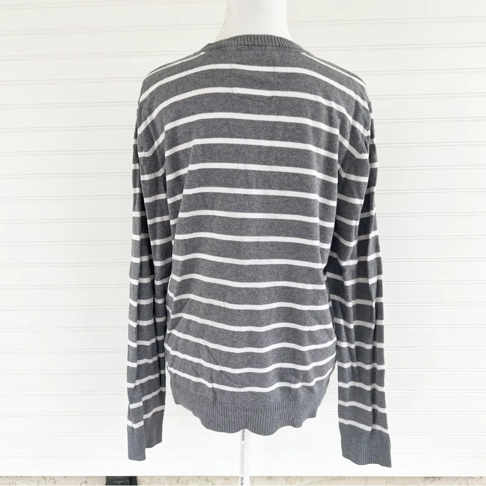 Aeropostale Gray & White Stripe Long Sleeve V-Neck Knit Sweater size L - Image 3