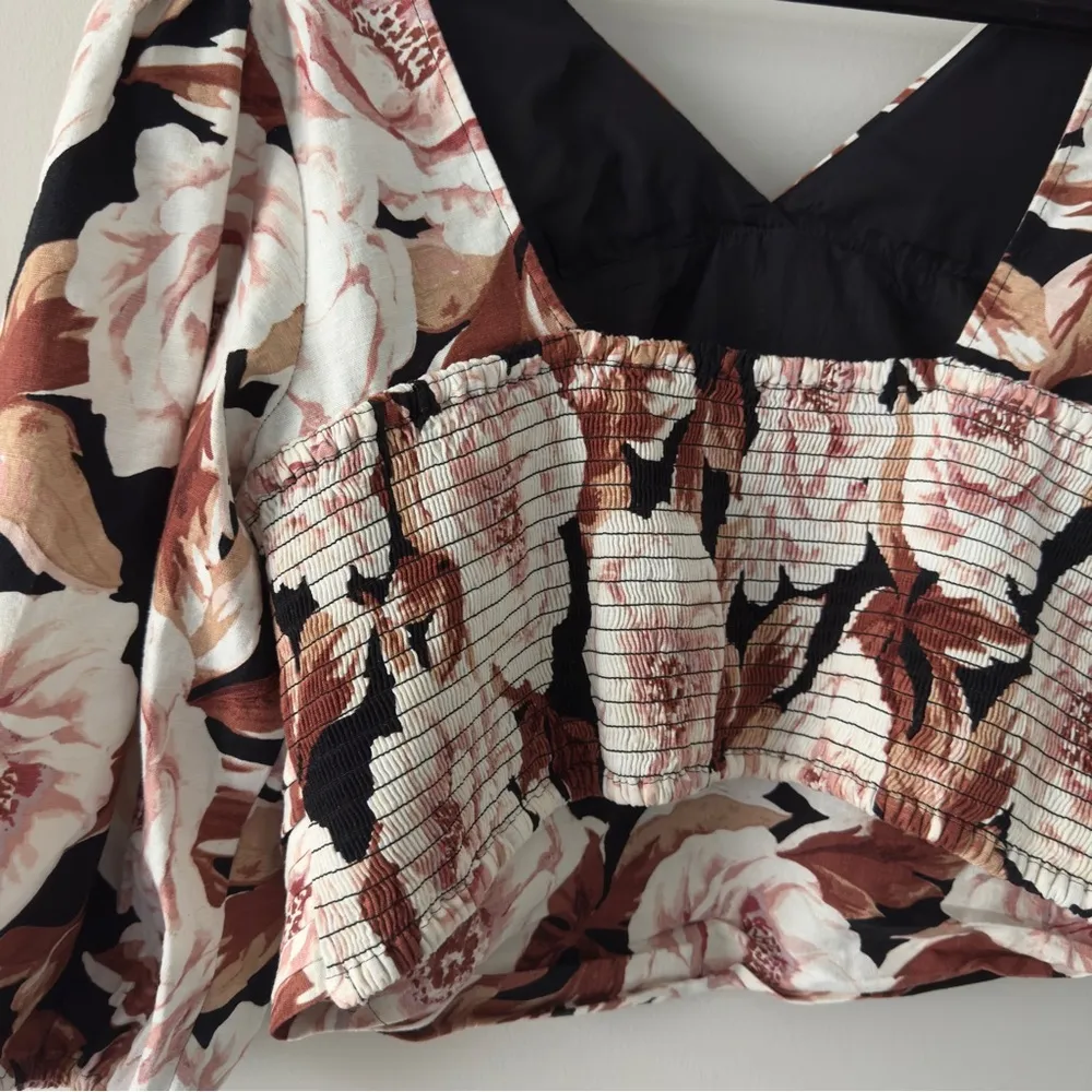 Express Floral Puff Sleeve Ruched pleated Crop top V-neck linen blend stretch XL - Image 7