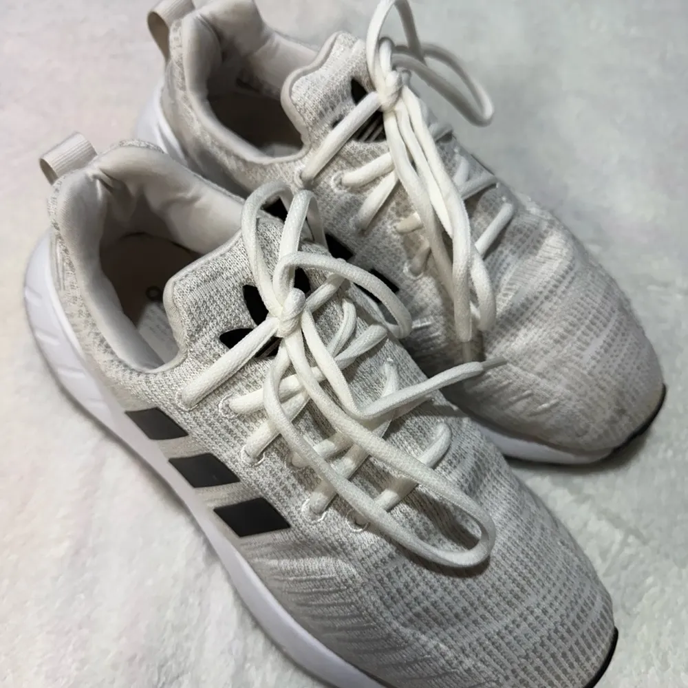 Adidas White and Black Athletic Shoes with Breathable Fabric and Cushioned Sole - Image 8