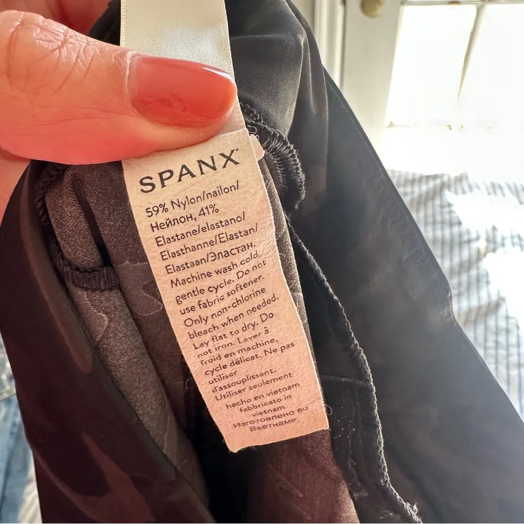 Spanx Sunshine Shorts 4" Black Camo XS - Image 6