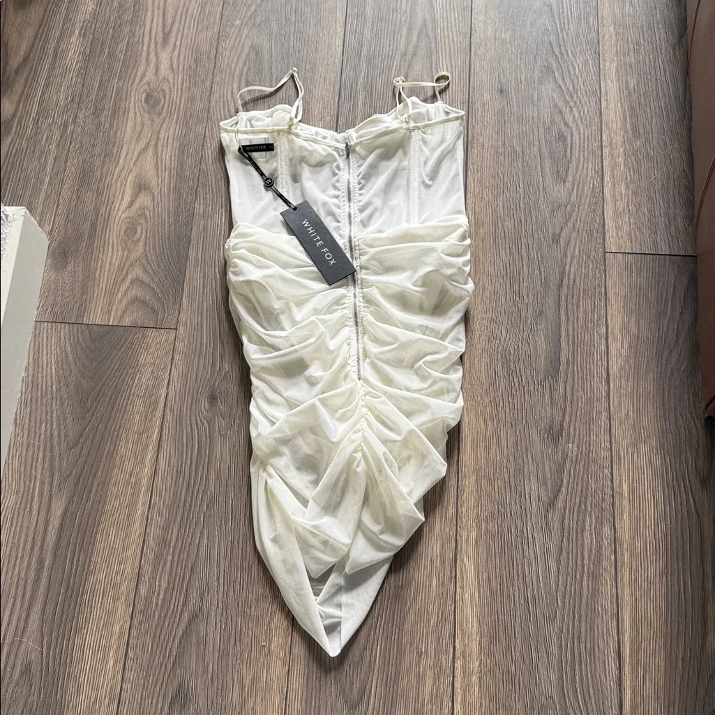 White Fox White model
Behavior mini Ruched Dress size large nwt - Image 7