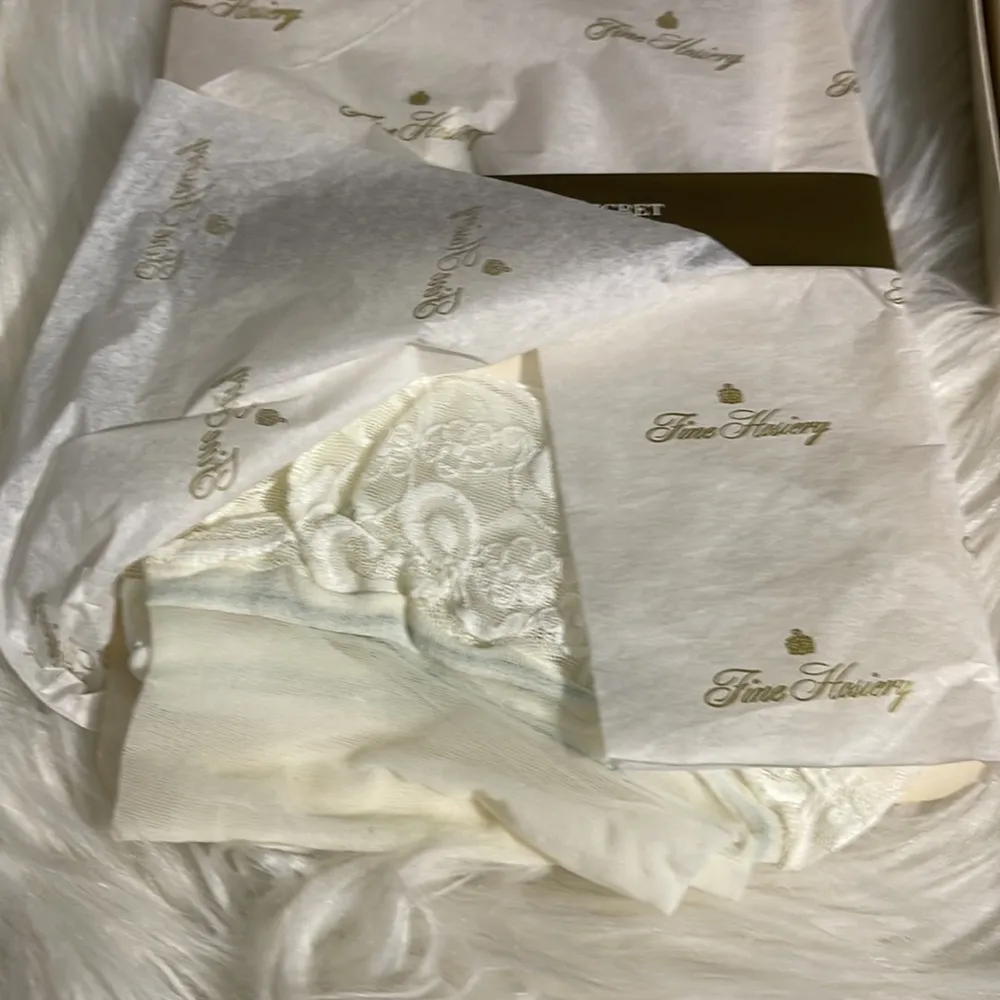 Victoria's Secret Vintage Box 2 Pair Sheer Lace Top Thigh Hi Hose White Medium - Image 11